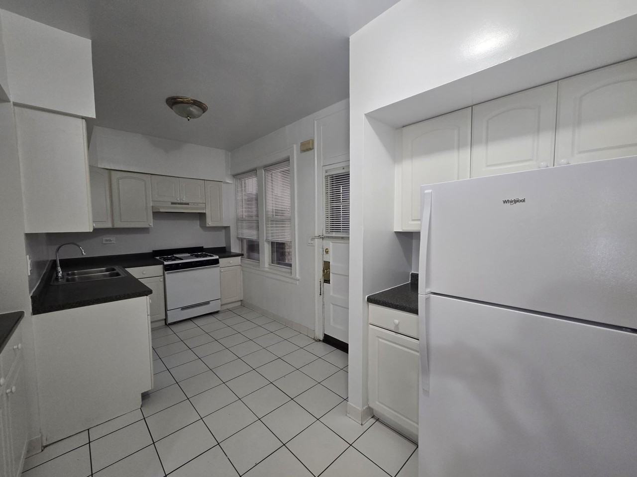 800 Seward St #1 - Photo 4 of 10