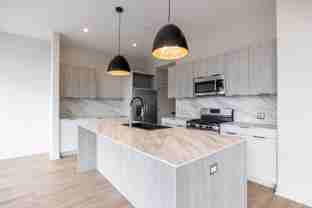 3207 N Narragansett Ave #405 - Photo 1 of 1