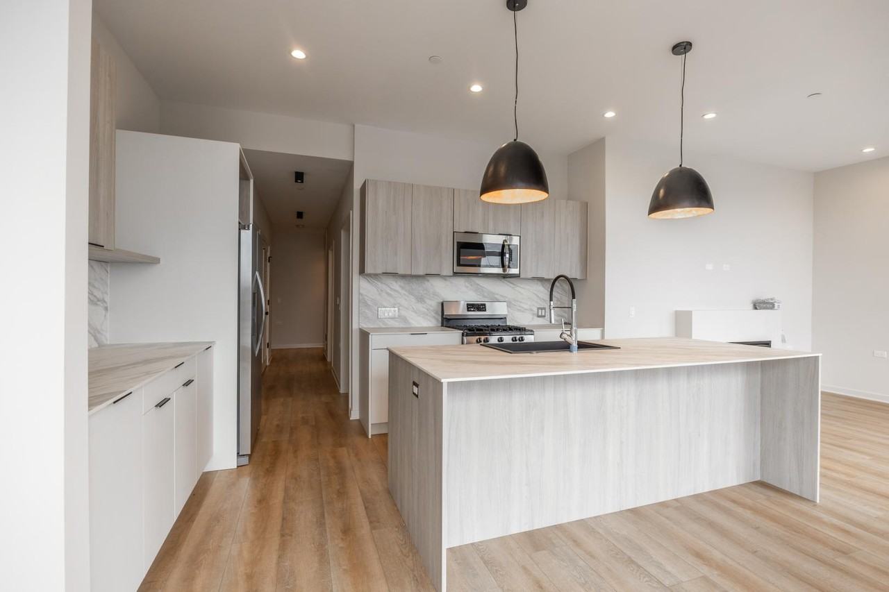 3207 N Narragansett Ave #405 - Photo 4 of 19