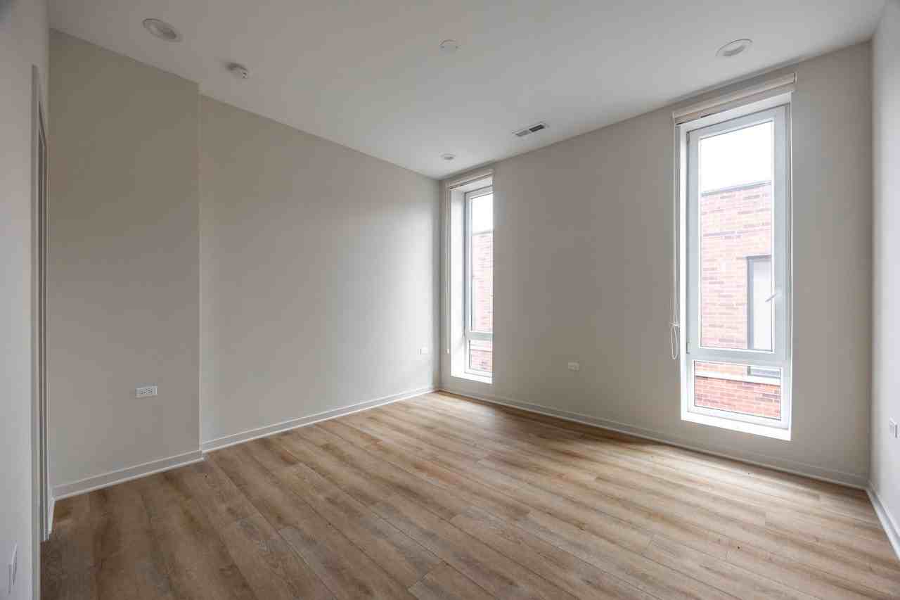 3207 N Narragansett Ave #405 - Photo 7 of 19