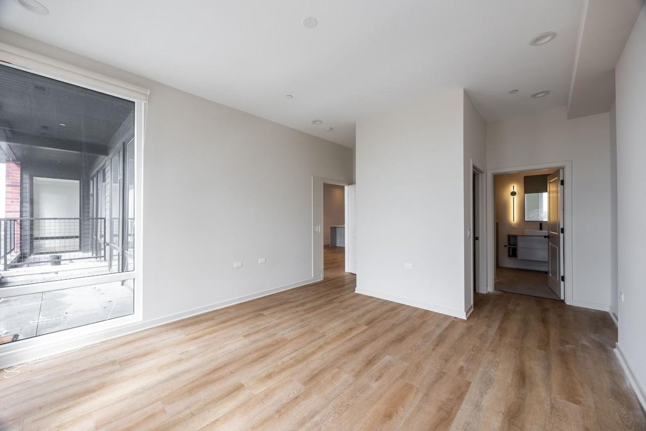 3207 N Narragansett Ave #407 - Photo 6 of 13