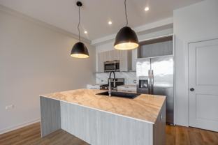 3207 N Narragansett Ave #407 - Photo 1 of 1
