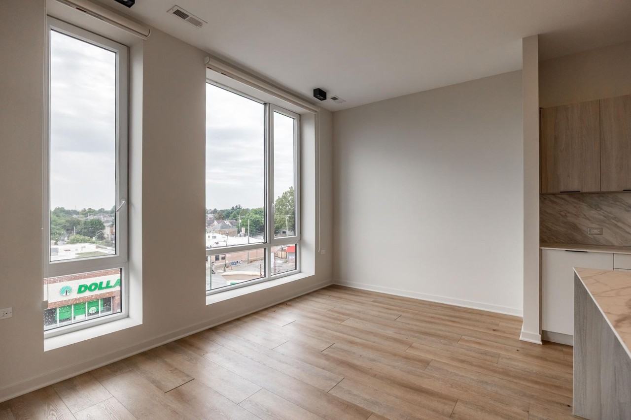 3207 N Narragansett Ave #408 - Photo 4 of 19