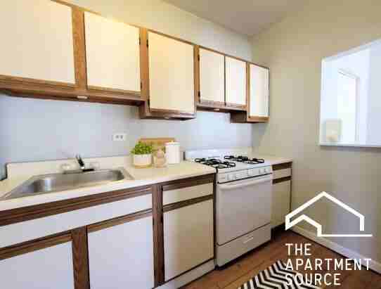 656 W Cornelia Ave #22 - Photo 2 of 4