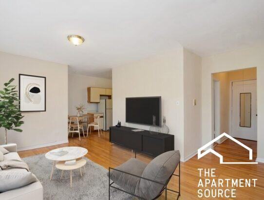 656 W Cornelia Ave #22 - Photo 3 of 4