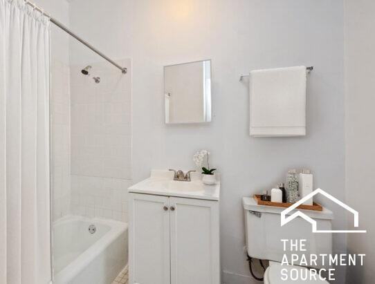 656 W Cornelia Ave #22 - Photo 4 of 4
