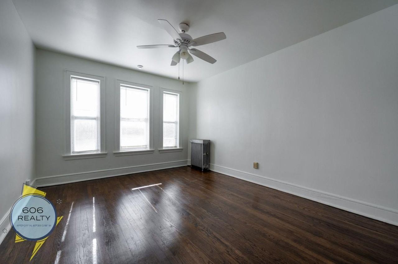 4901 N Christiana Ave #3 - Photo 4 of 12