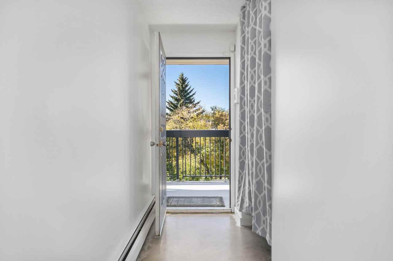 2315 15 St Sw - Photo 5 of 25