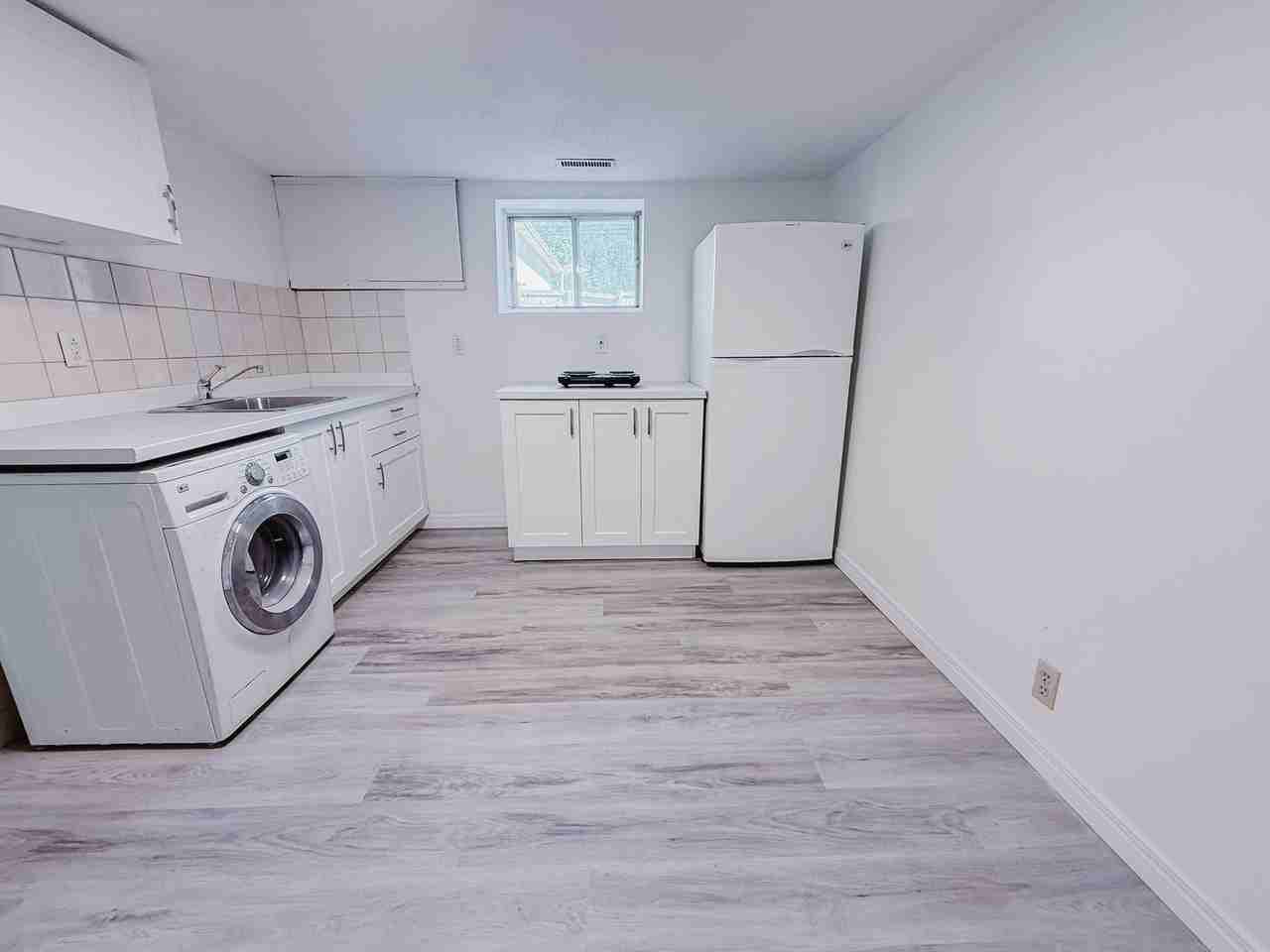 424 32 Avenue NorthwestLower B - Photo 2 of 13