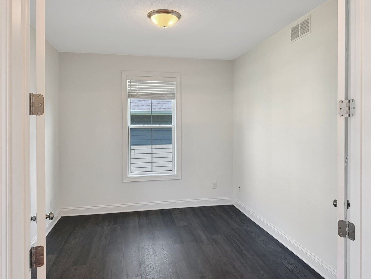 4301 Picket Way - Photo 7 of 34