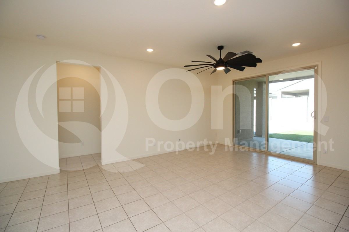 12330 W Northview Ave - Photo 4 of 29