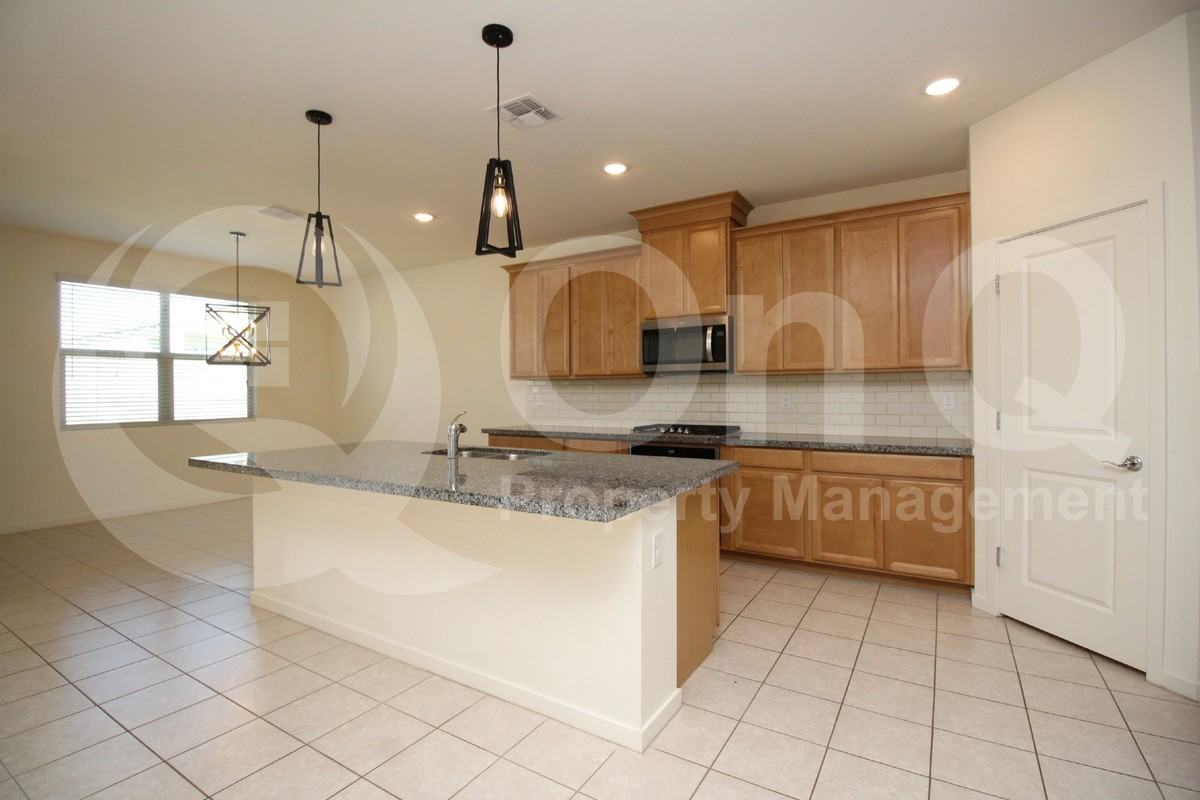 12330 W Northview Ave - Photo 5 of 29