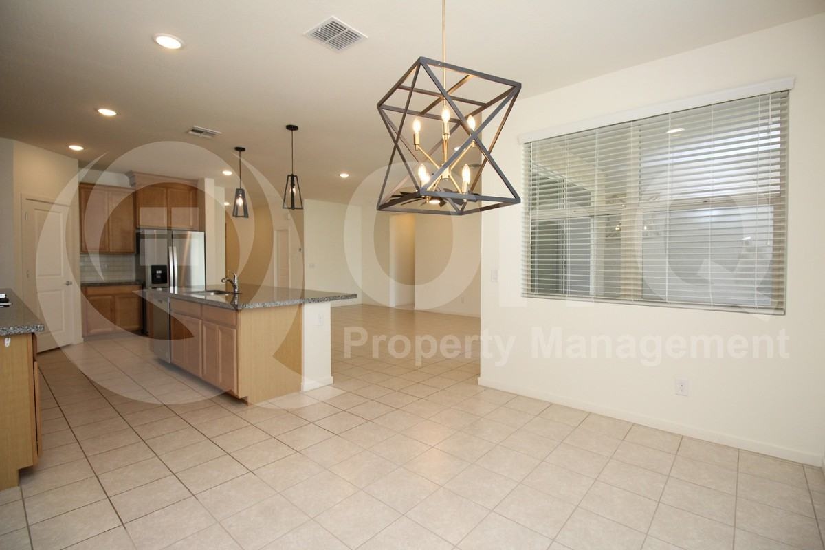 12330 W Northview Ave - Photo 7 of 29