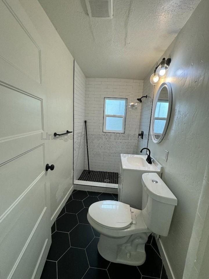 376 E Broadway #8 - Photo 2 of 7