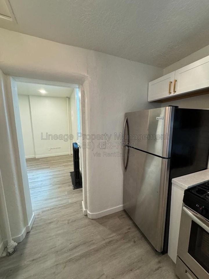376 E Broadway #8 - Photo 7 of 7