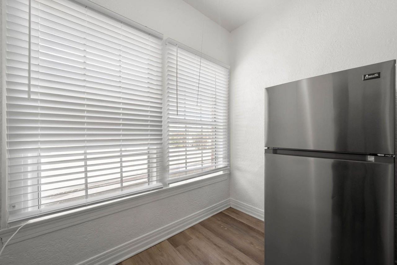 4144 W Adams Blvd #21A - Photo 3 of 11