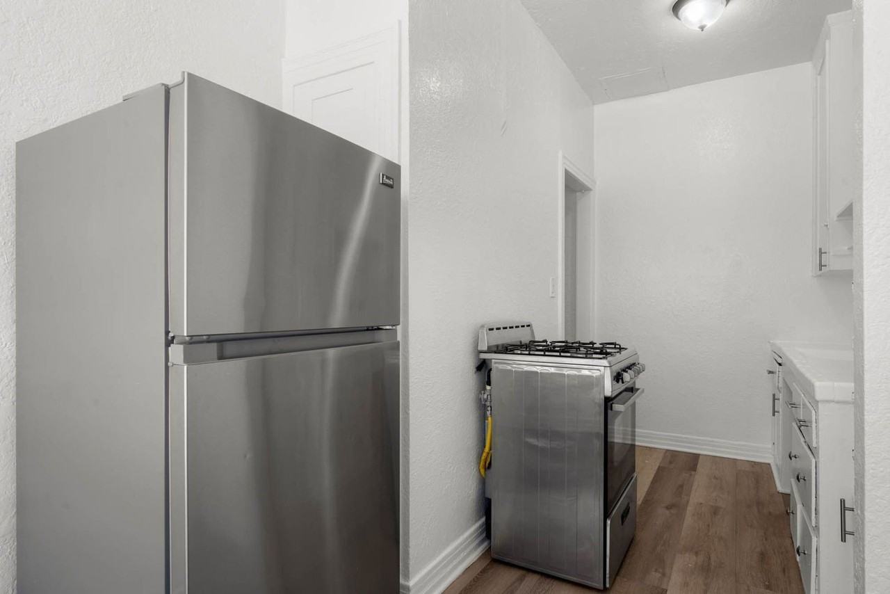 4144 W Adams Blvd #21A - Photo 4 of 11