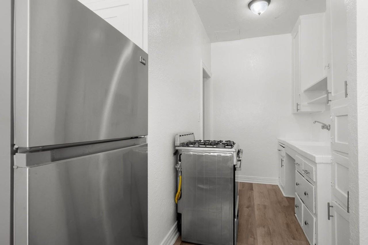 4144 W Adams Blvd #21A - Photo 5 of 11