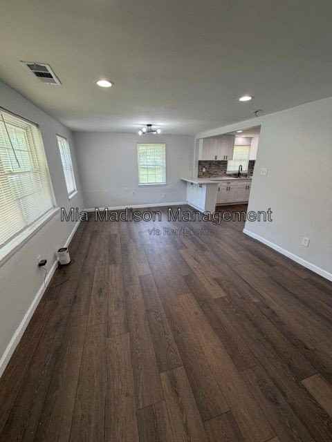 1226 W 42nd St - Photo 4 of 15