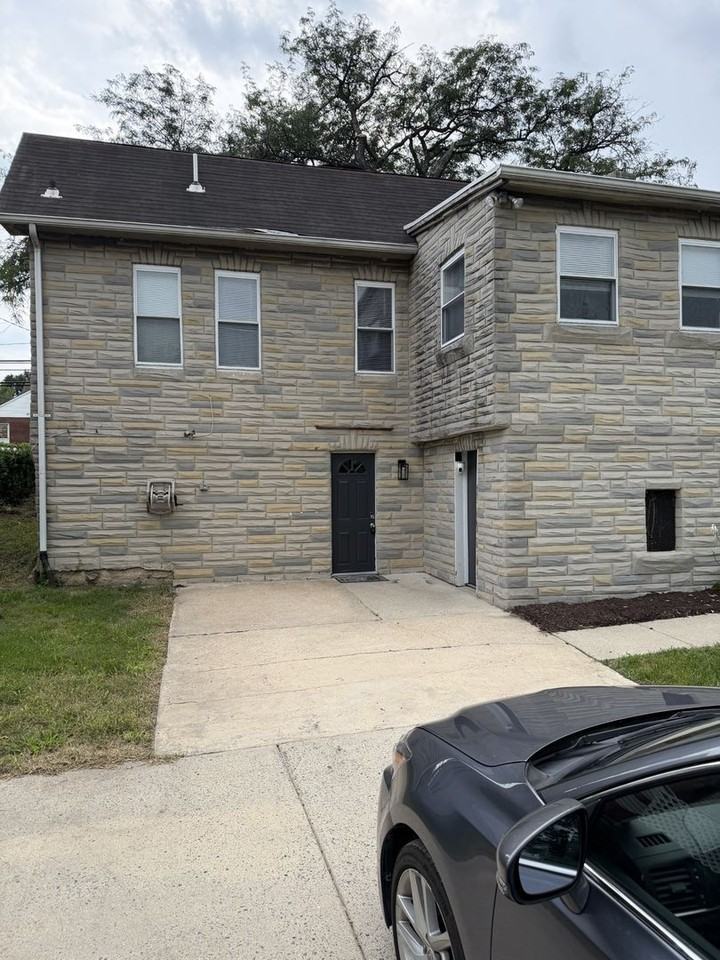 505 Northpoint Rd - Photo 2 of 15