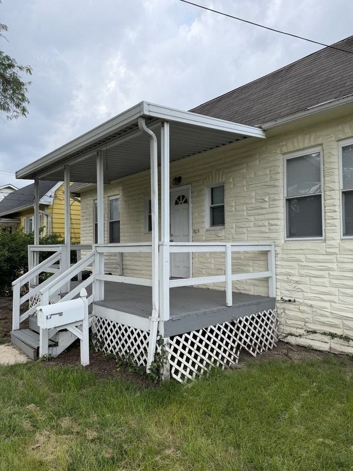 505 Northpoint Rd - Photo 3 of 15