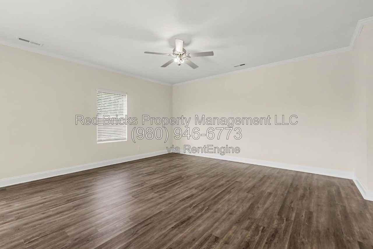 4528 Hornyak Dr - Photo 7 of 21