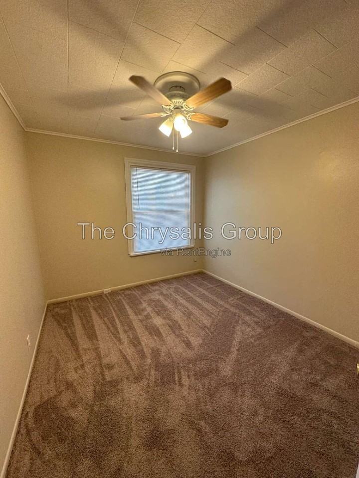 229 Clark St - Photo 5 of 20