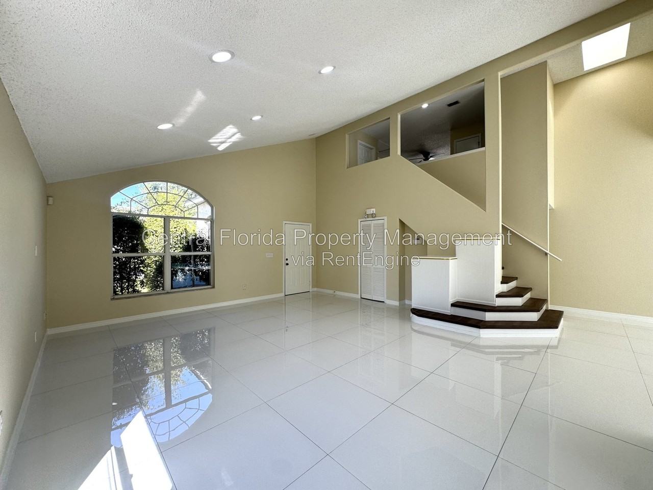 2985 Viscount Cir - Photo 4 of 25