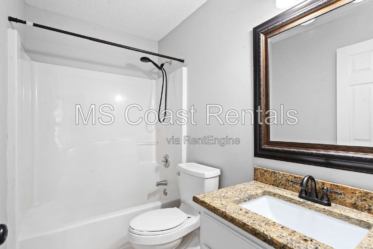 12206 Breezeway Cir - Photo 5 of 28