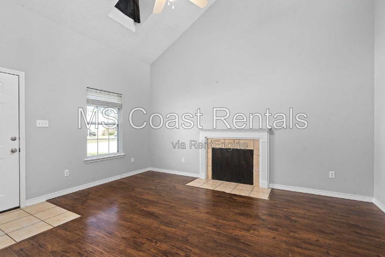 12206 Breezeway Cir - Photo 7 of 28
