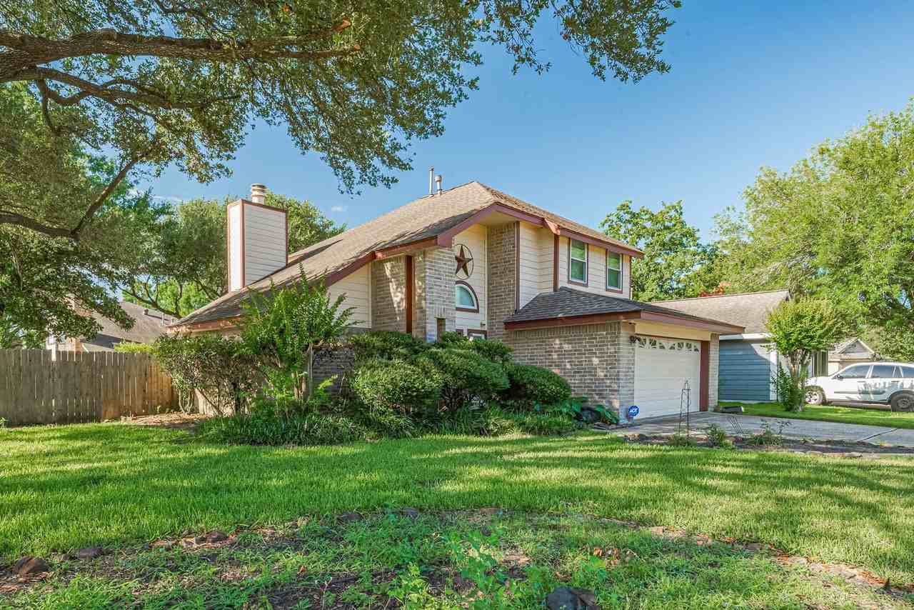 15803 Locust Grove Dr - Photo 3 of 38