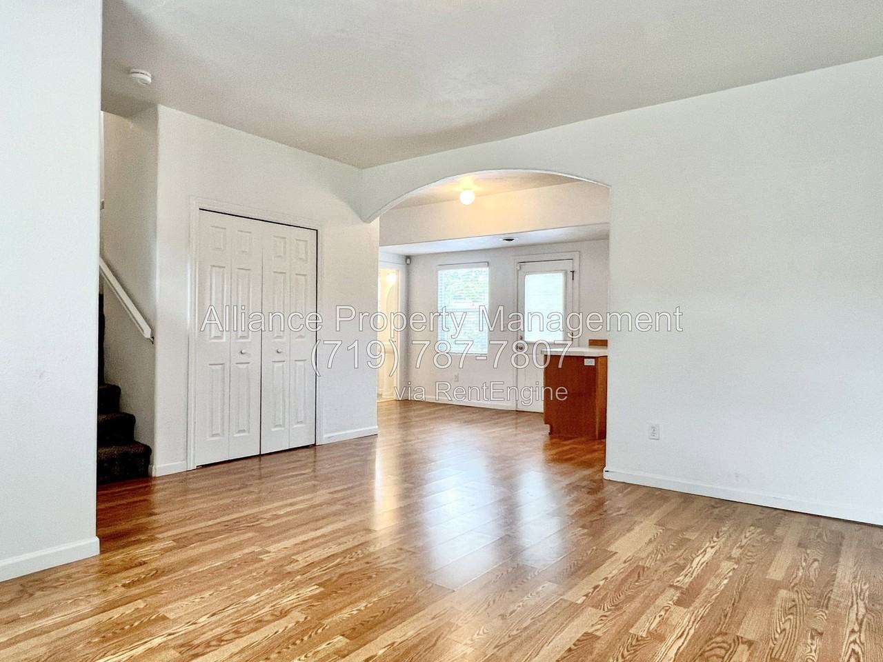2405 W Monument St - Photo 2 of 20