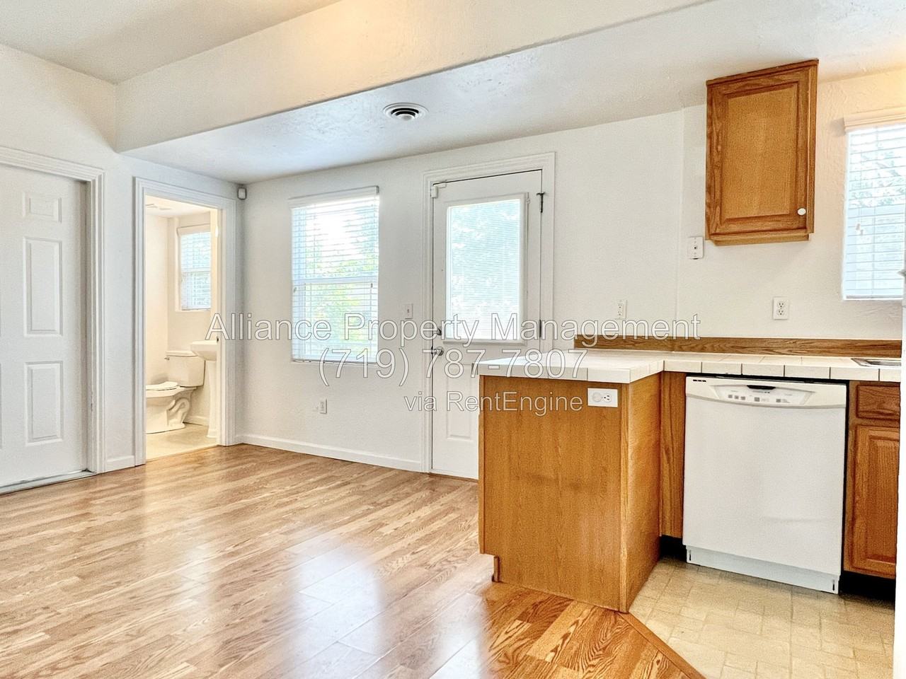 2405 W Monument St - Photo 4 of 20