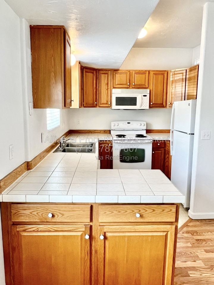 2405 W Monument St - Photo 6 of 20
