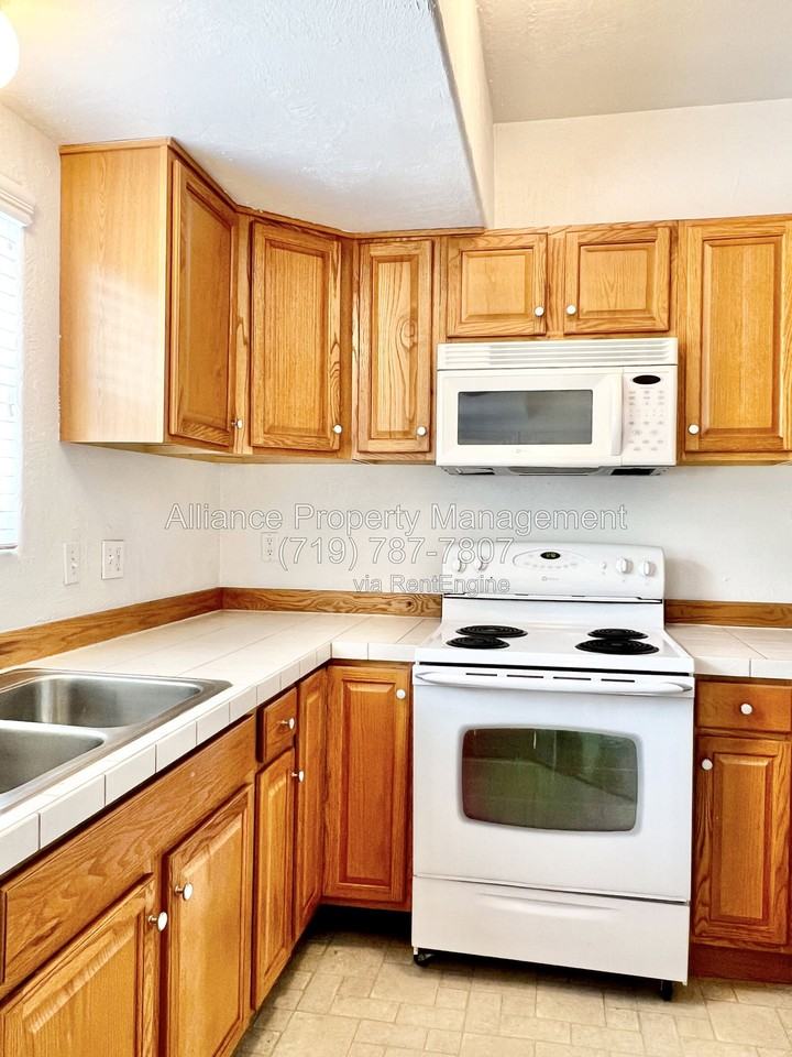 2405 W Monument St - Photo 7 of 20