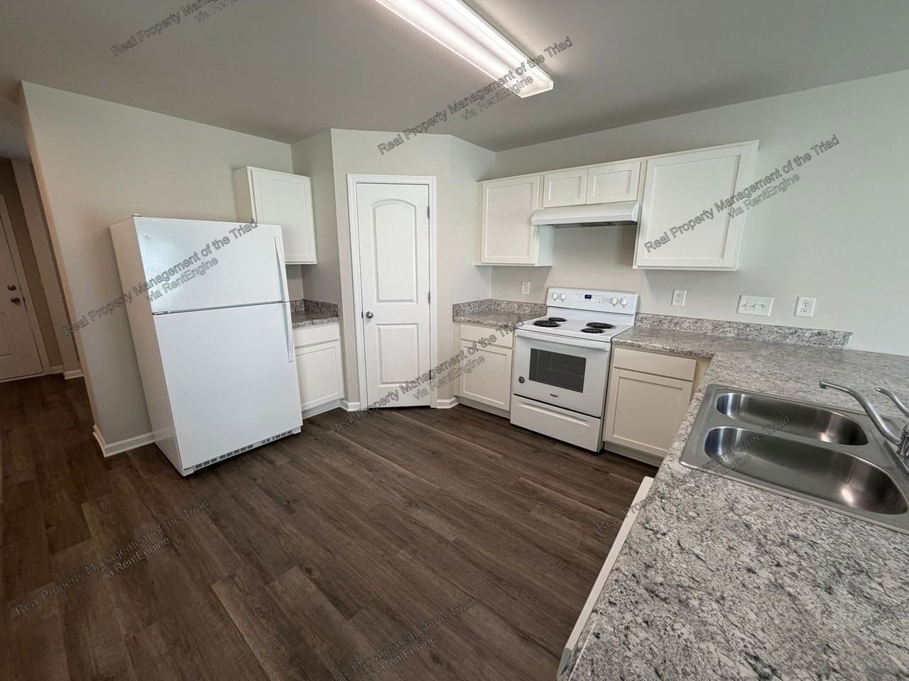 4116 Devonwood Ct - Photo 2 of 21