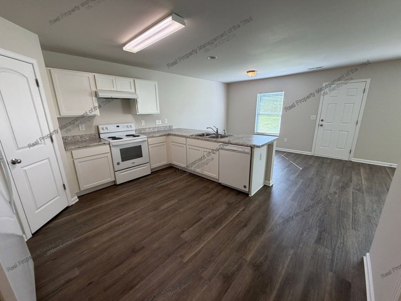 4116 Devonwood Ct - Photo 3 of 21