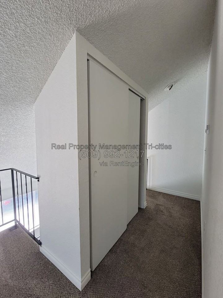 1025 W Entiat Ave #D14 - Photo 7 of 10