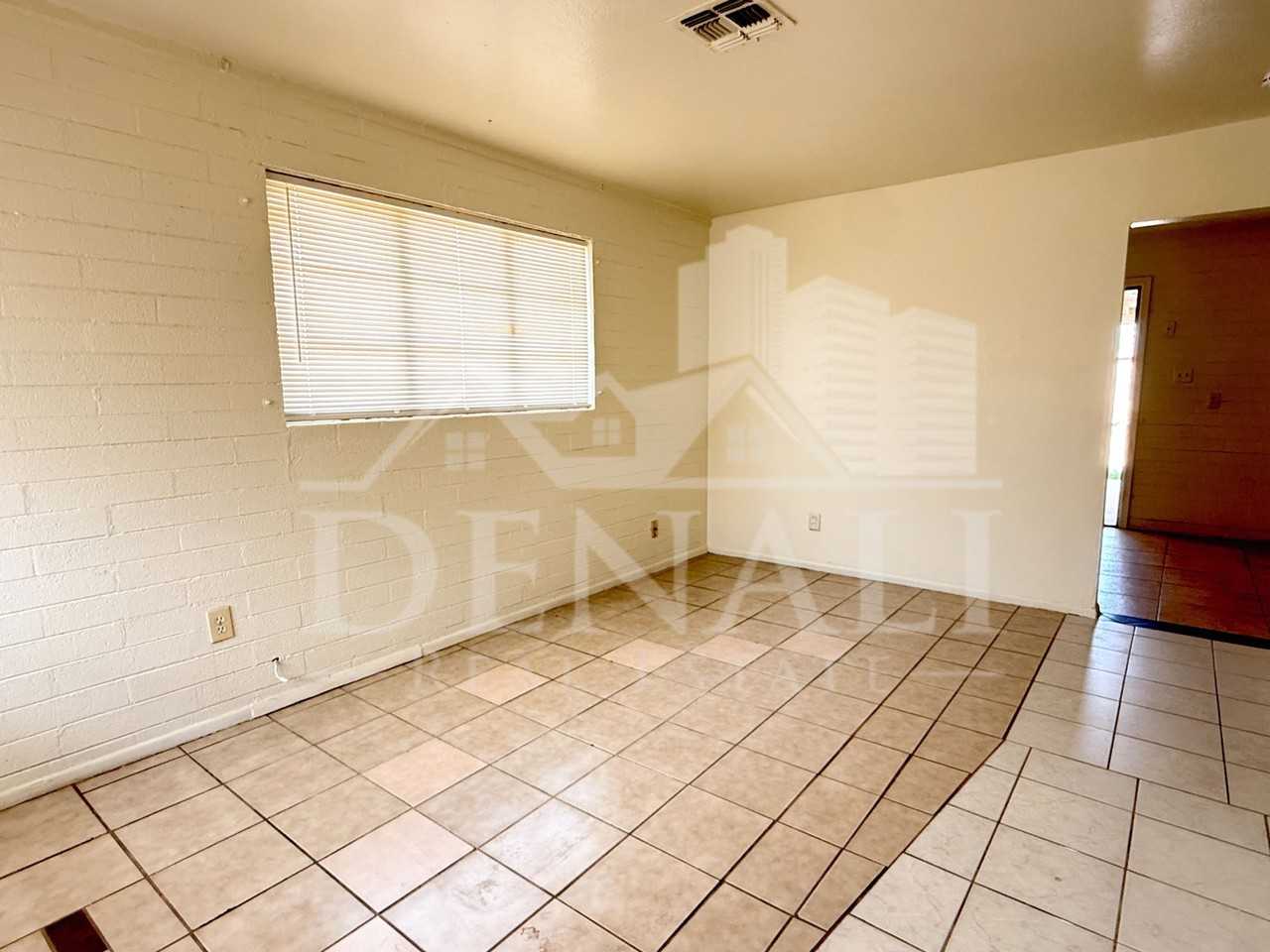 7007 S 8th St - Photo 4 of 14