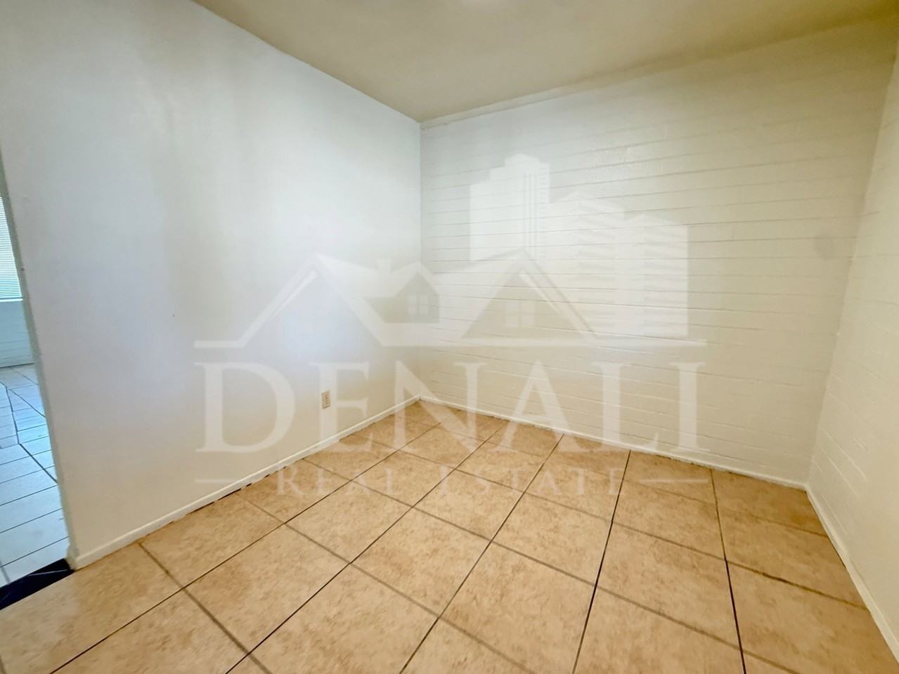 7007 S 8th St - Photo 5 of 14
