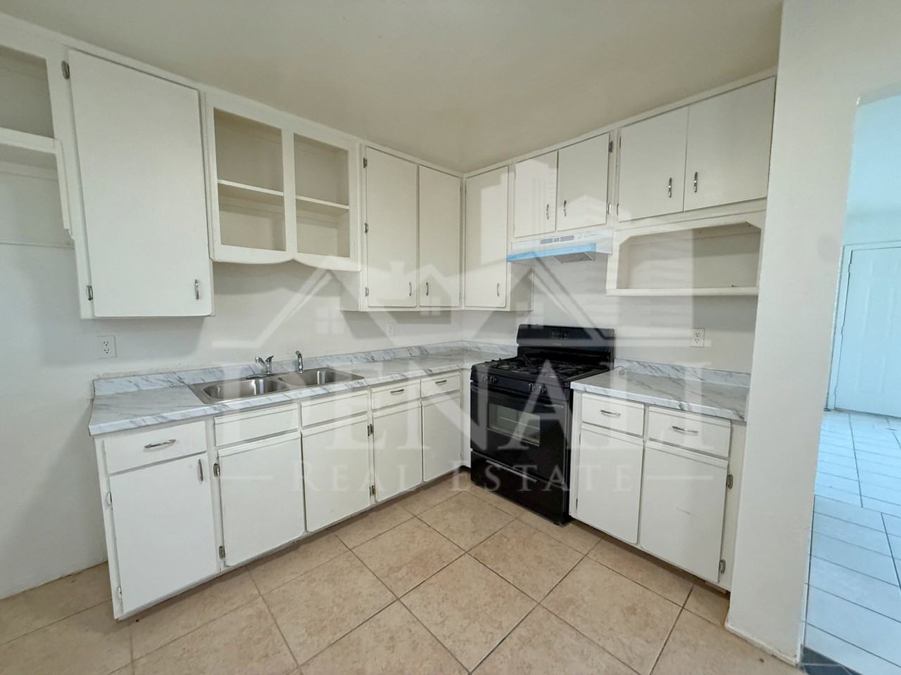 7007 S 8th St - Photo 6 of 14