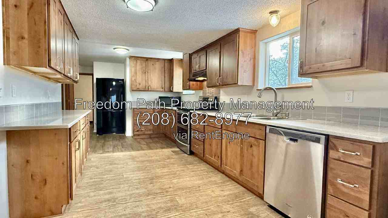 120 N Main St - Photo 5 of 33