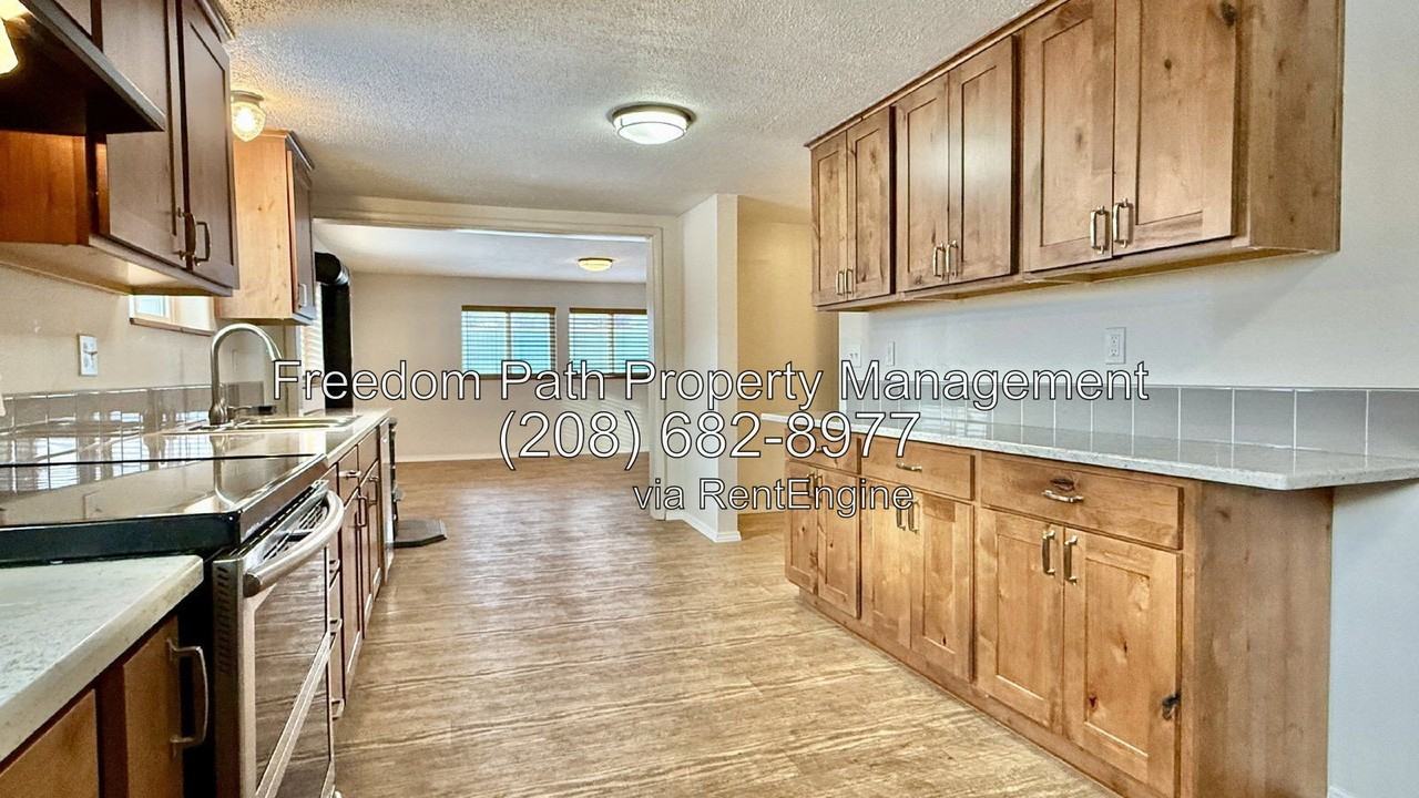 120 N Main St - Photo 7 of 33