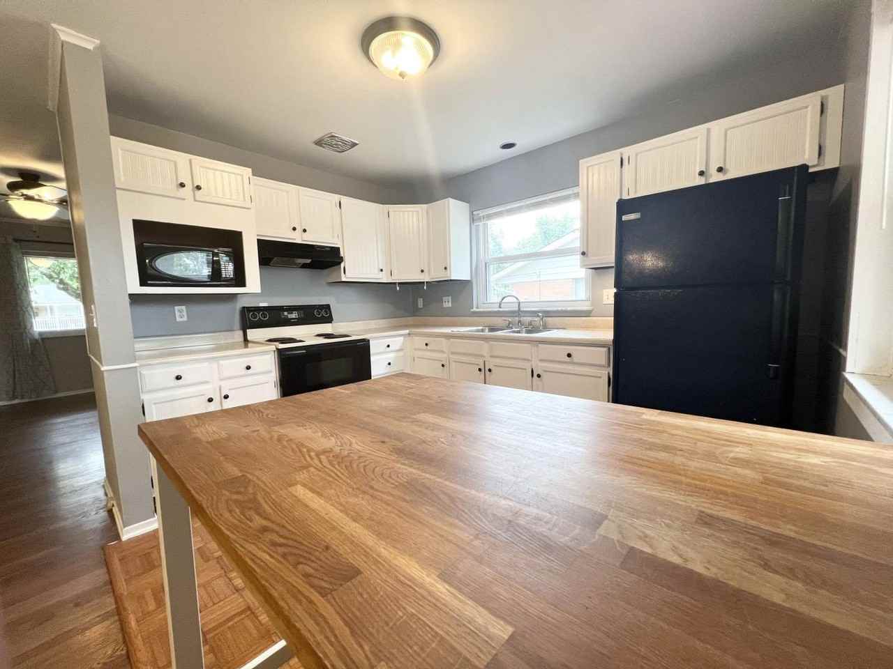 5020 Chantilly Dr - Photo 4 of 19