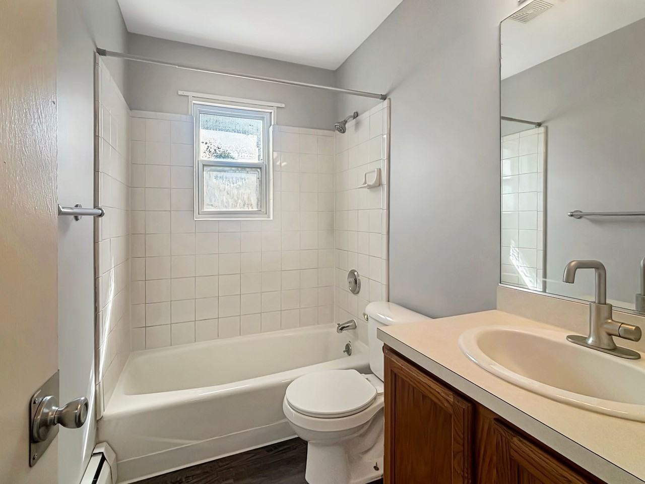 533 W 20th St #11 - Photo 3 of 7