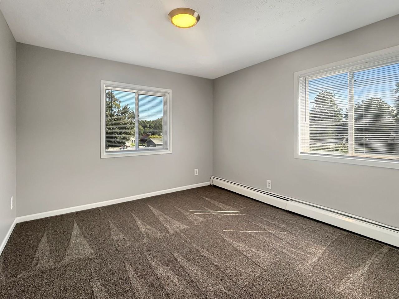 533 W 20th St #11 - Photo 4 of 7