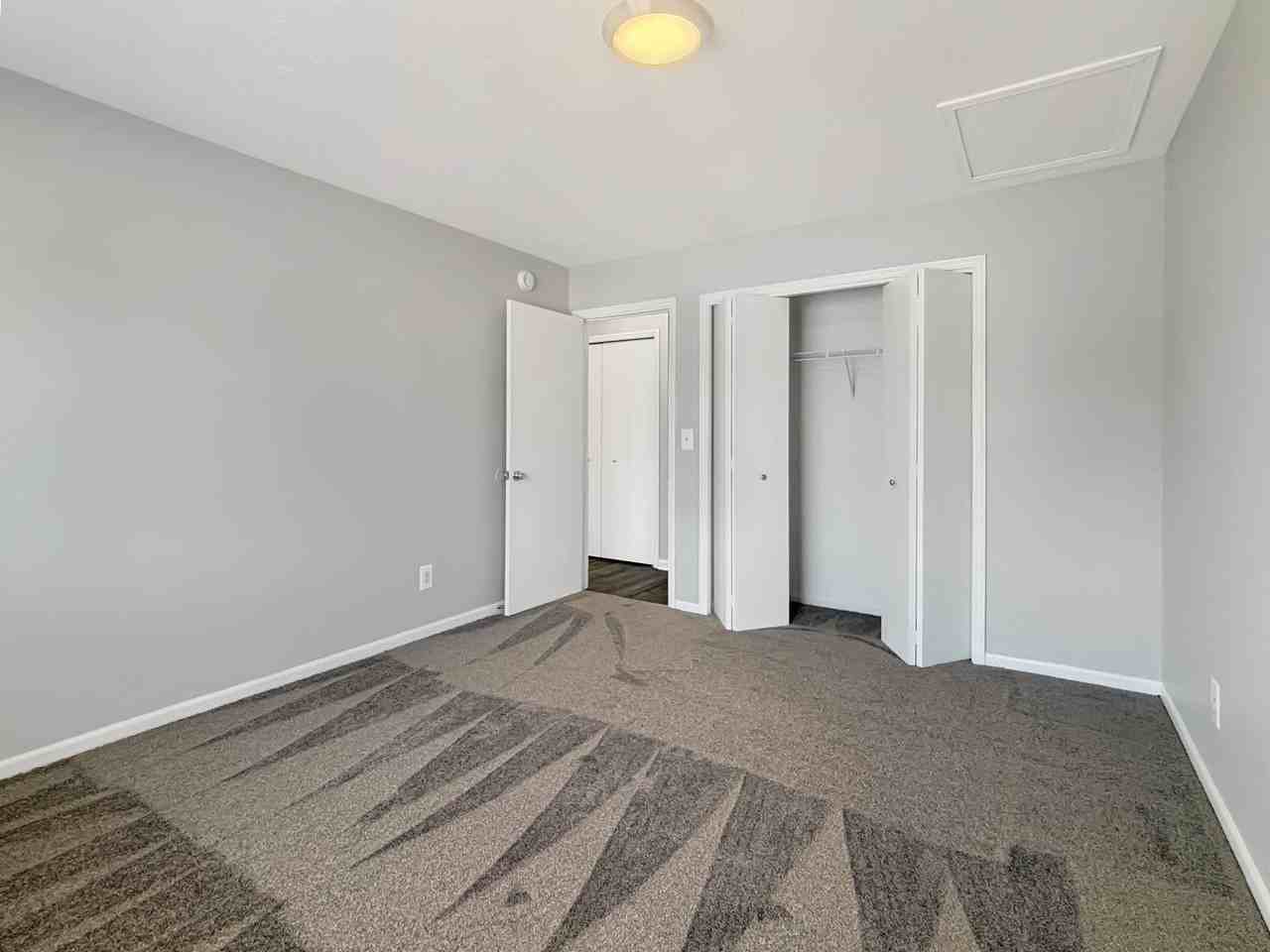 533 W 20th St #11 - Photo 5 of 7
