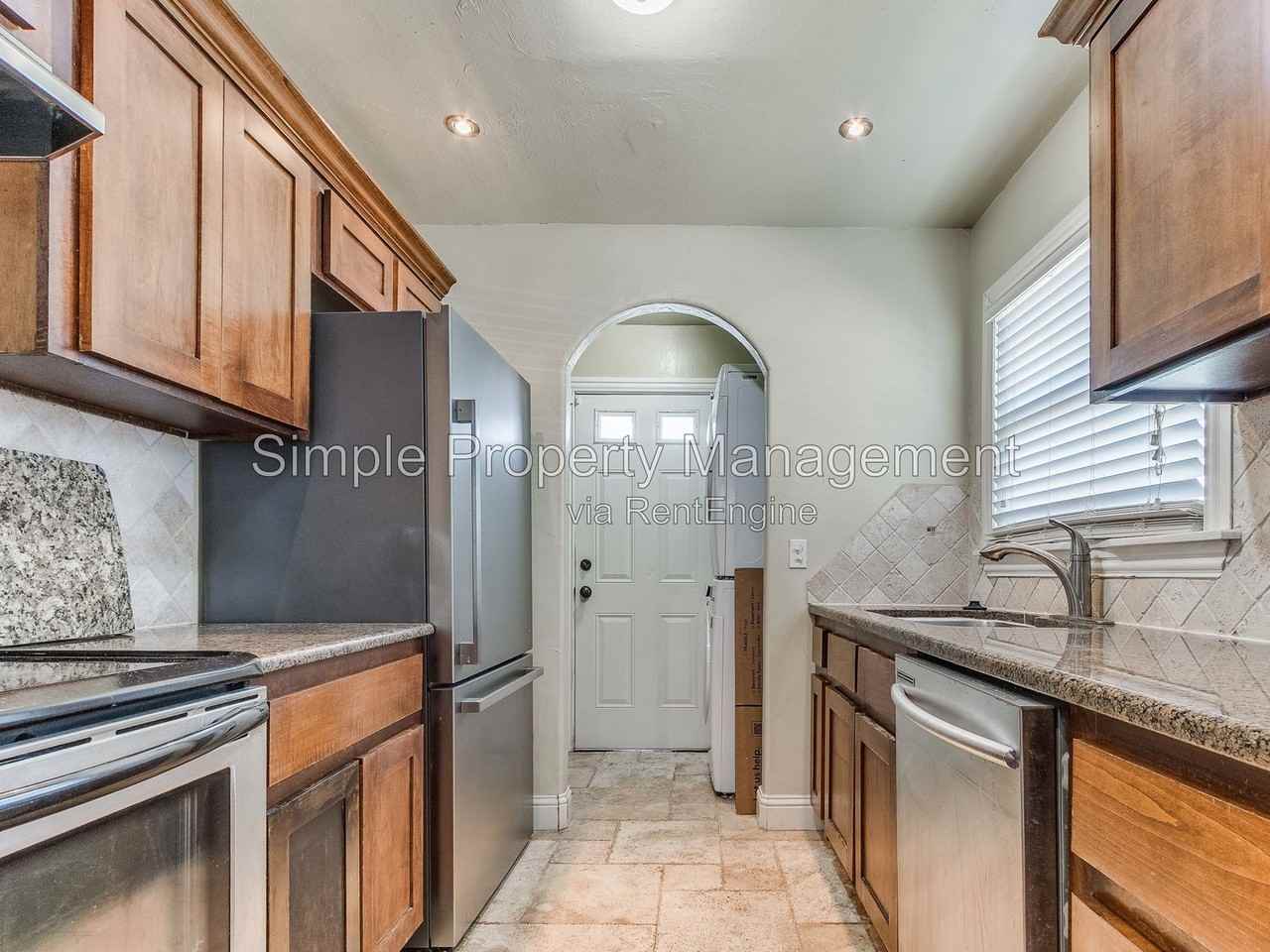 2640 Nw 33rd St - Photo 7 of 20