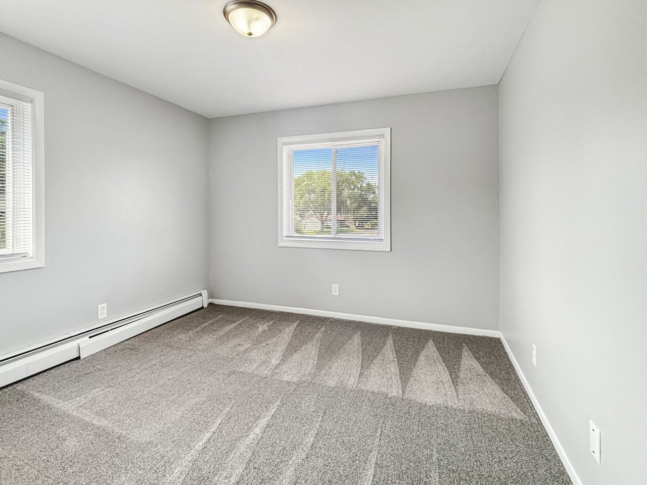 533 W 20th St #10 - Photo 3 of 6