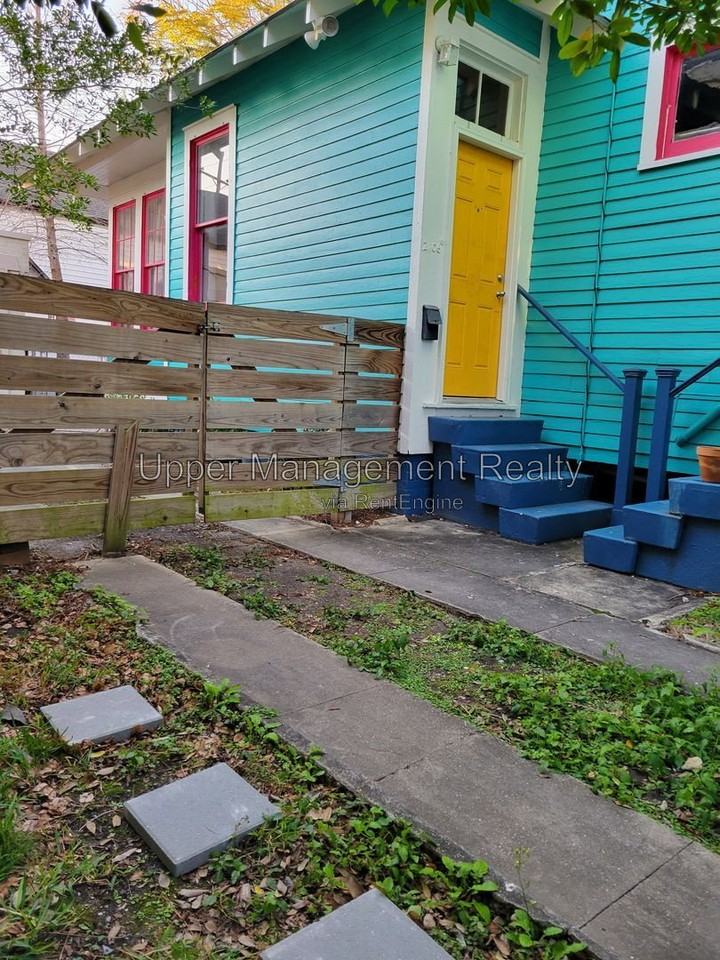 2106 Robert St - Photo 2 of 25